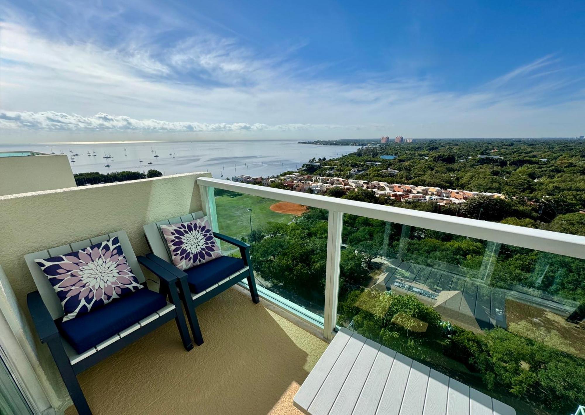 Balcony Ocean View ! Pool - Wifi - Gym - Parking * Miami